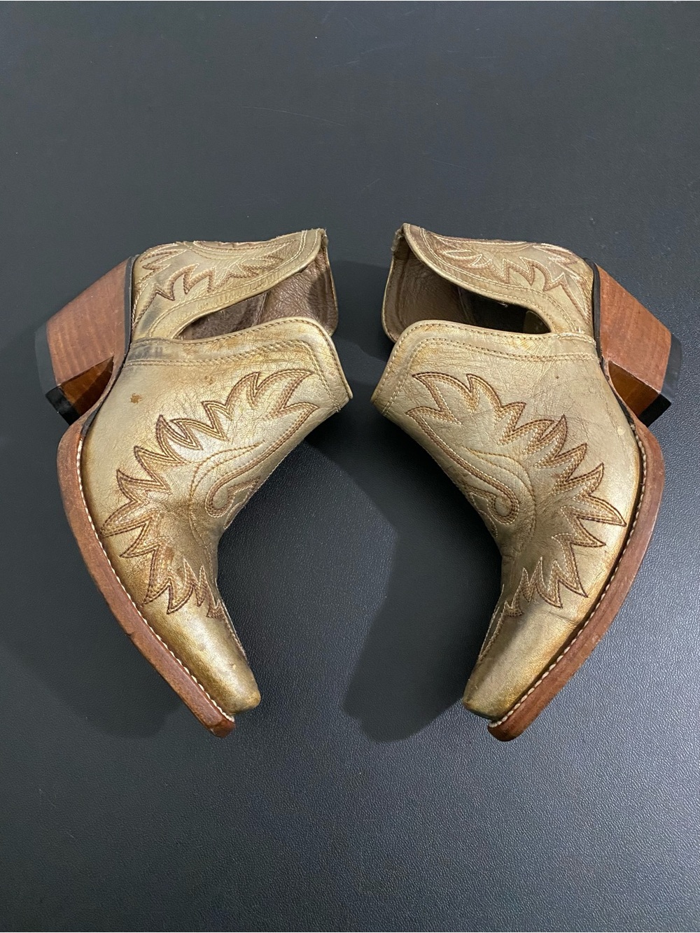Ariat Y2K Dixon Distressed Gold Western Boots Size 7 Handcrafted Coastal Cowgirl - Picture 12 of 16